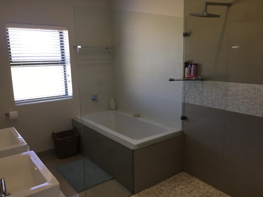 To Let 4 Bedroom Property for Rent in Kromme River Estate Eastern Cape